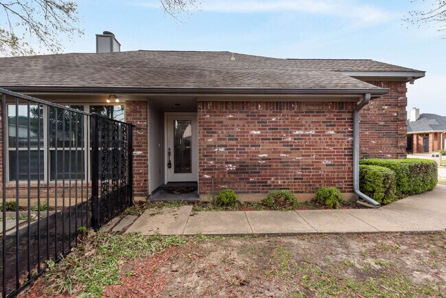 Building Photo - Garden haven 3 bed 2 bath home in H-E-B school district