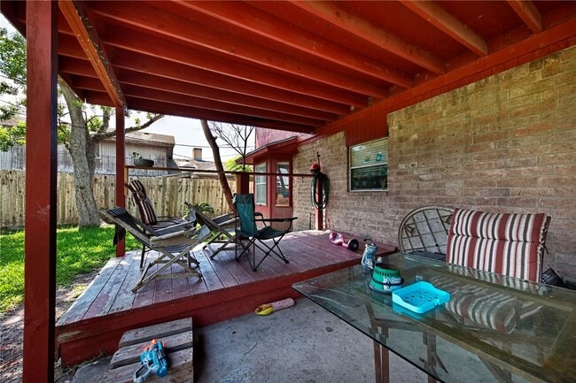 Building Photo - 4950 Elmhurst Ln