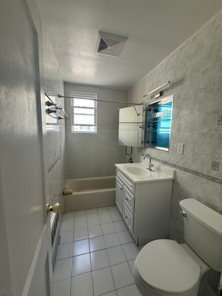 Building Photo - 188 Gelston Ave
