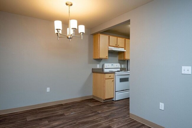 Building Photo - Spacious 3 Bedroom, 2 Bath Apartment with Washer & Dryer, Private Patio & Garage Options!