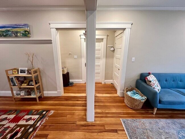 Building Photo - 12 Rosemary St