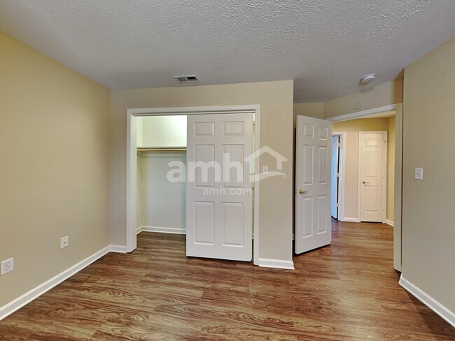 Building Photo - 17879 Grassy Knoll Dr