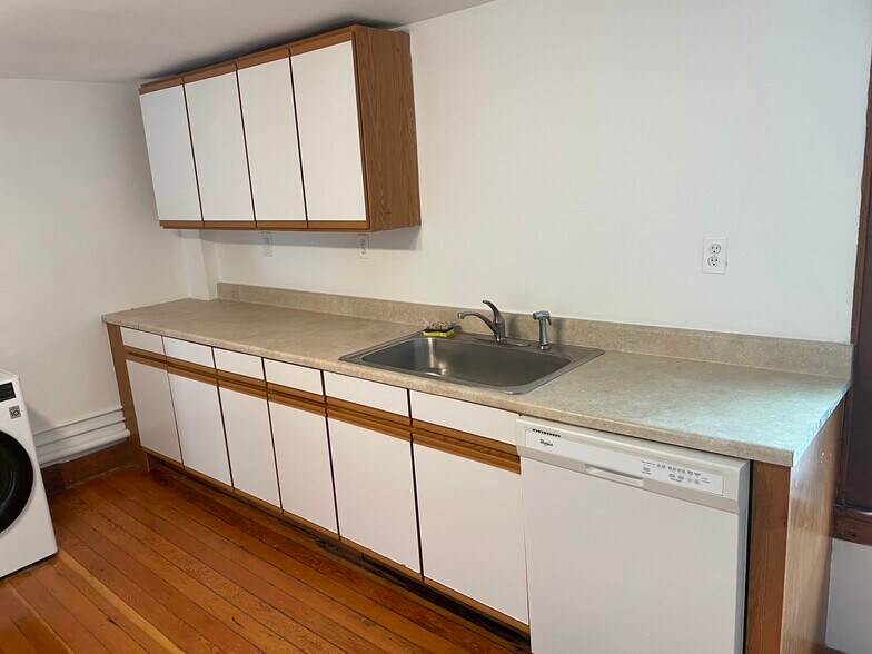 Kitchen - 222 Warren St