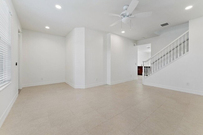 Building Photo - 1130 Sweet Hill Dr