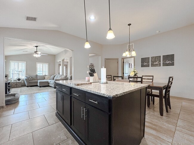 Building Photo - East El Paso 4 bed Refrig A/C Home!