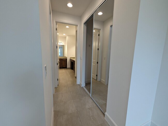 Building Photo - 13541 SW Oceanus Blvd