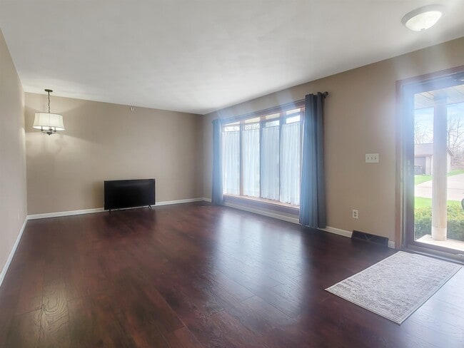 Building Photo - 445 Peach St