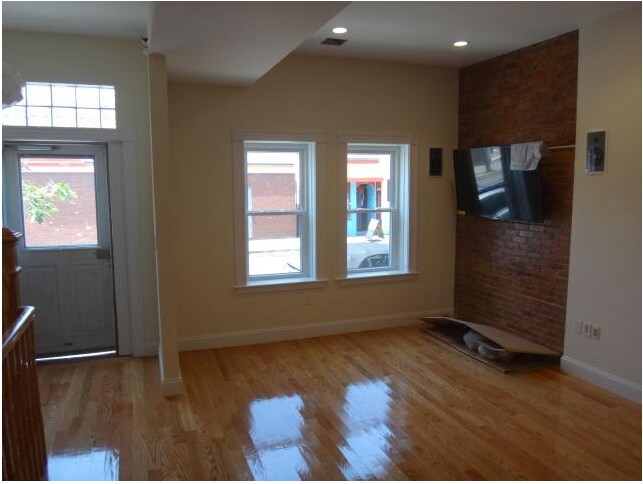 Building Photo - 96 L St