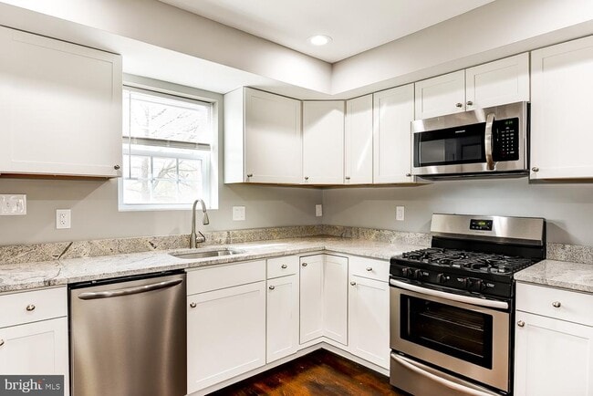 Building Photo - 707 Congress St SE