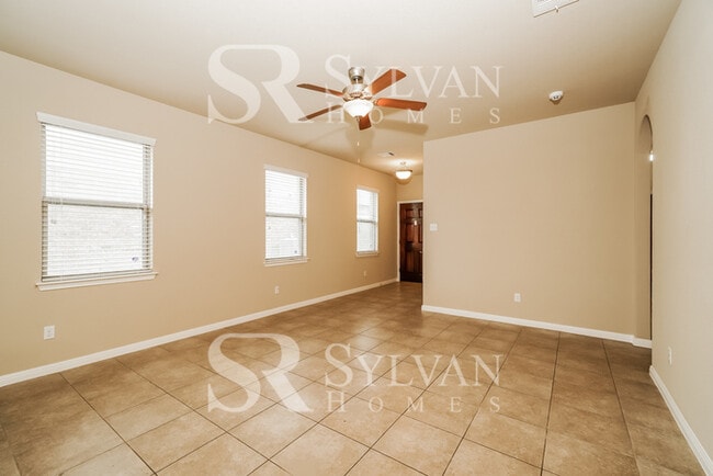 Building Photo - Prepare to be impressed by this 3 bedroom, 2 bathroom home