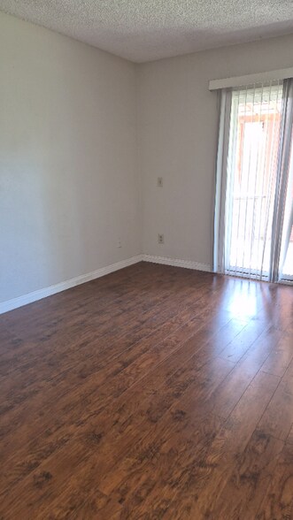 Building Photo - 1856 E 5th St