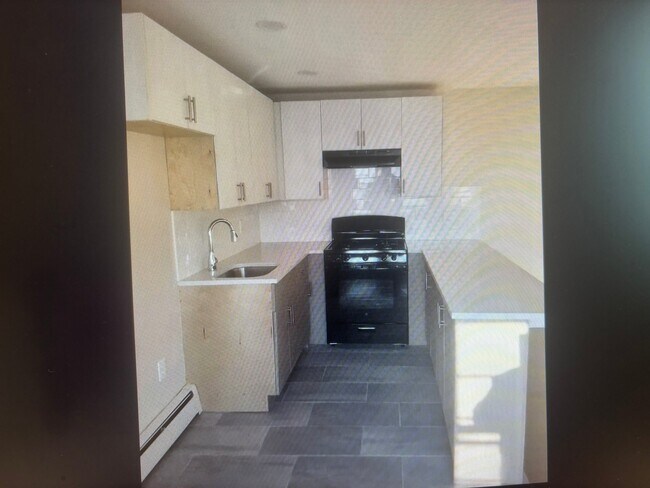 Building Photo - 122 Elmwood Ave