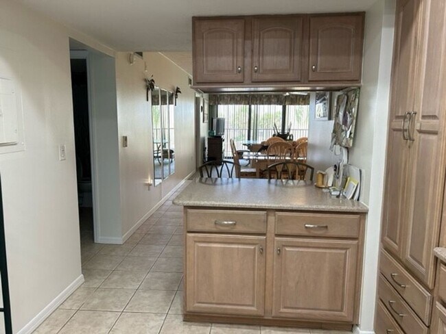 Building Photo - Venice, FL MACARTHUR BEACH Gated Comm. 2/2...