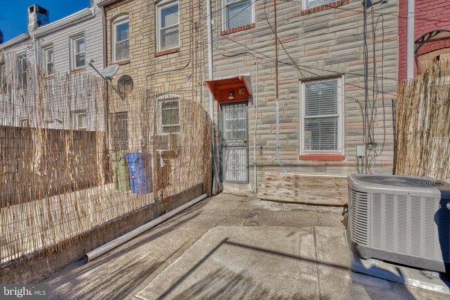 Building Photo - 3413 Noble St