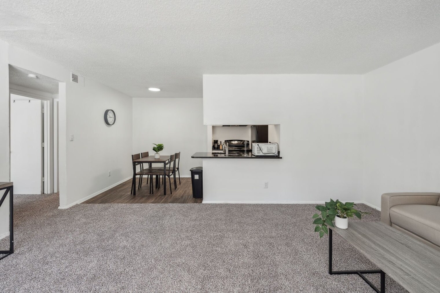 Building Photo - 3027 Northwood Dr
