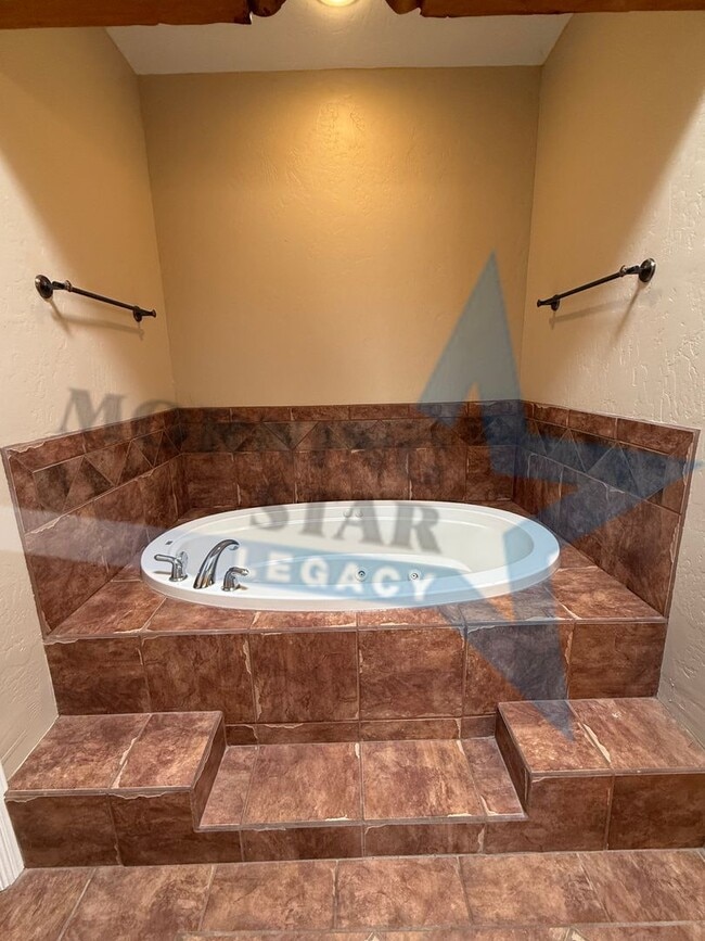 Building Photo - 4-Bedroom Home - New Carpet & Fresh Paint!