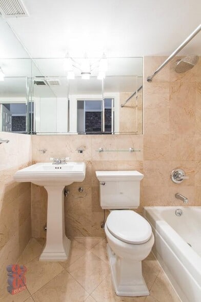 Building Photo - 202 E 13th St