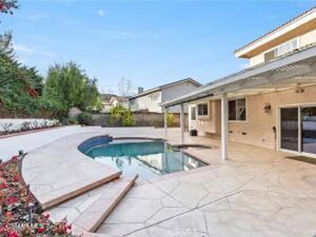 Building Photo - Beautiful 5-Bedroom Home in Westlake Village
