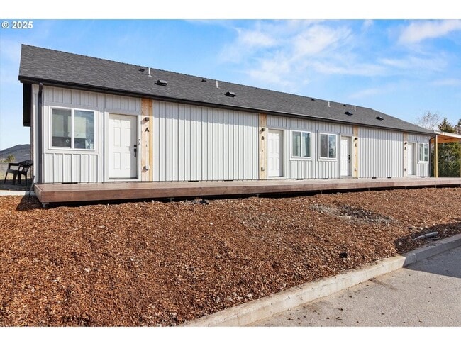 Building Photo - 1209 Carlyle St