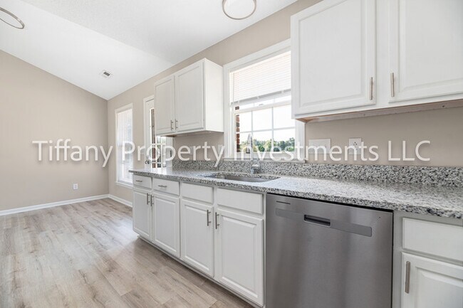 Building Photo - 2427 Hunters Way