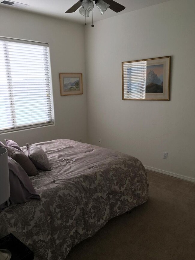 Building Photo - Beautiful