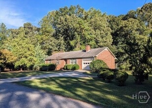 Building Photo - 1030 Cherokee Cir