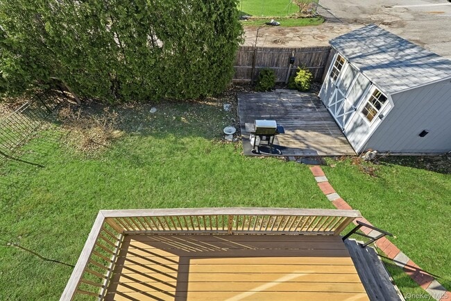 Building Photo - 11 S Cedar St