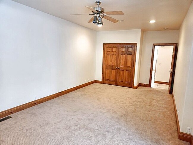 Building Photo - Beautiful Ranch Place Home