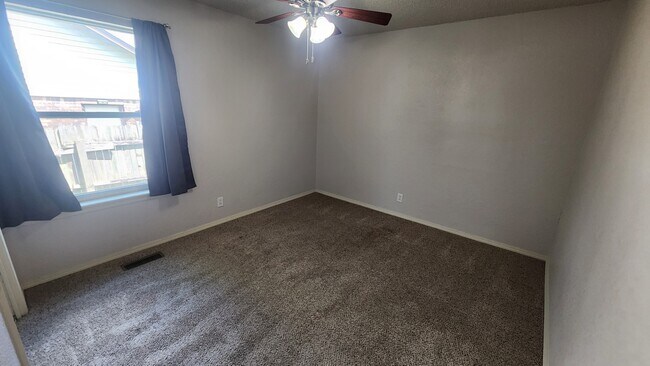 Building Photo - 2508 W Dallas Ct