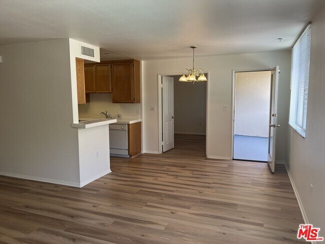 Building Photo - 4501 Cedros Ave