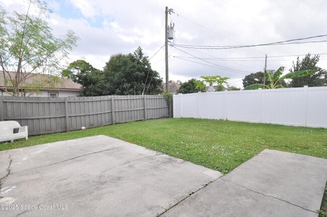 Building Photo - 911 Eldron Blvd SE