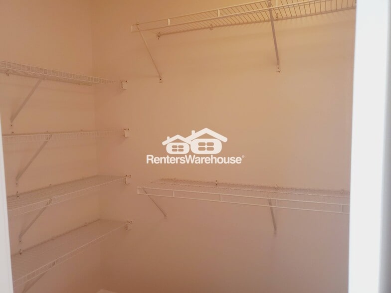 Building Photo - 7711 Parkside Dr