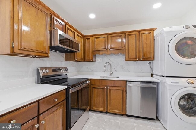 Building Photo - 102 N Duke Dr