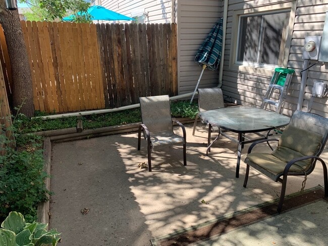 Building Photo - Spacious 3BR Townhome | 50 Yards to Coal Creek Trail!!