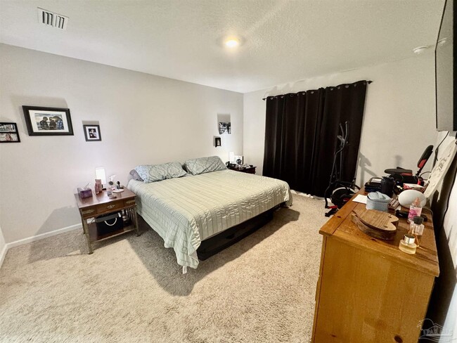 Building Photo - 5645 Guinevere Ln