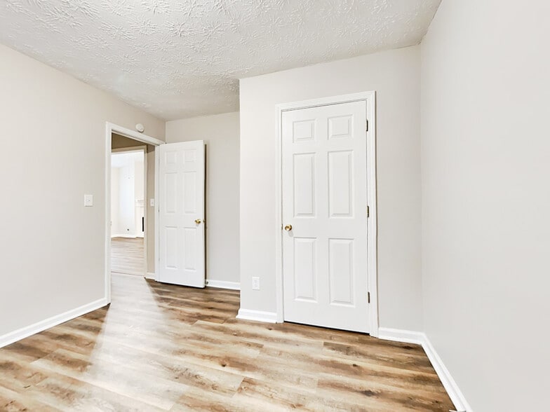 Building Photo - 200 Adam Cir