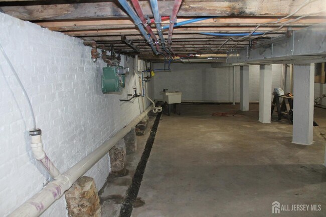 Building Photo - 519 Roosevelt Ave