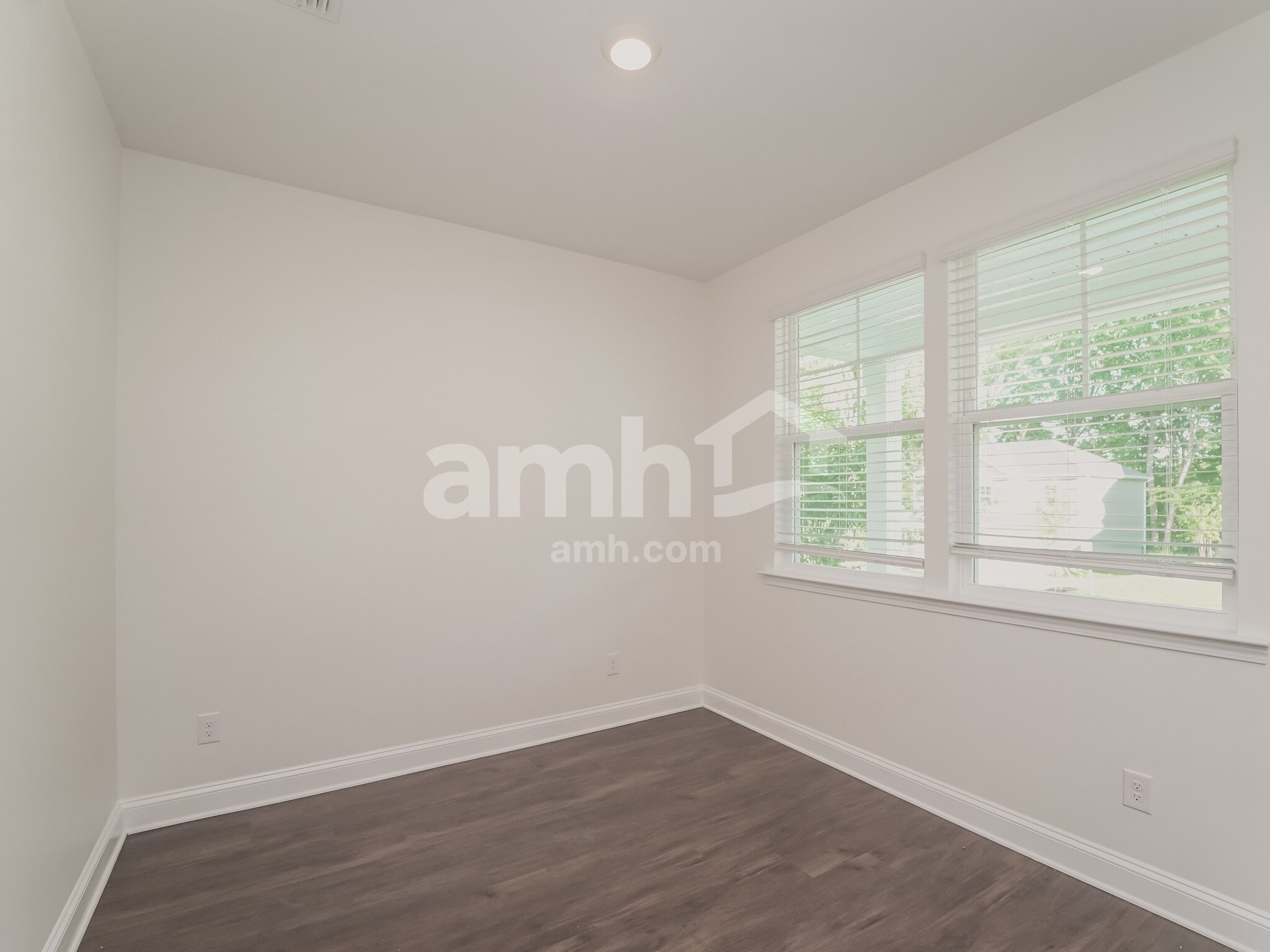 Building Photo - 637 Rivermist Dr