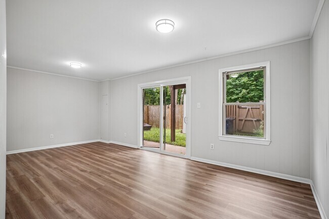 Building Photo - 5128 Cliffhaven Dr