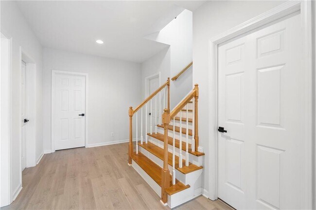 Building Photo - 870 Longstone Landing