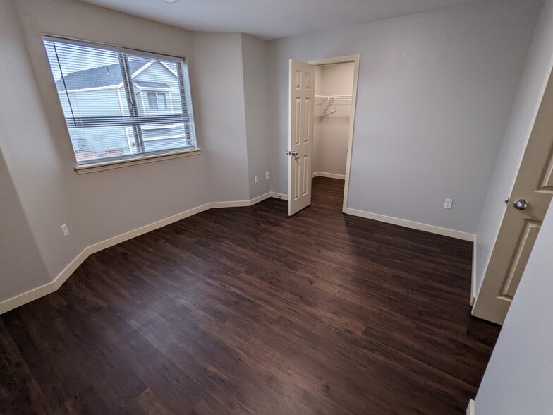 Building Photo - 2610 NE 88th Pl