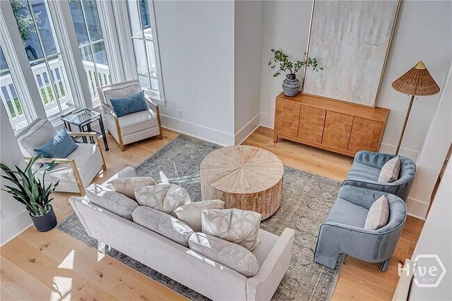 Building Photo - 304 W 38th St