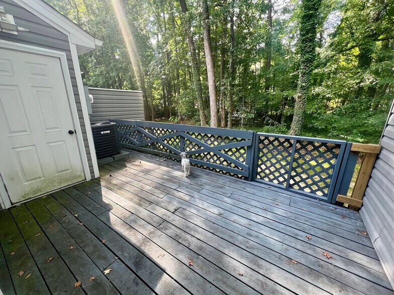 Building Photo - Room in Townhome on Willow Bridge Dr