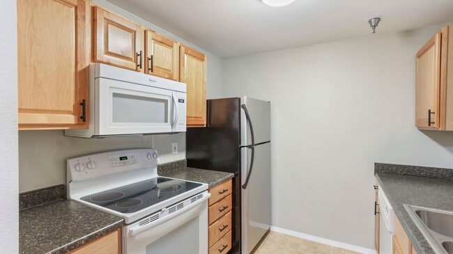Building Photo - This ground floor corner-unit condo