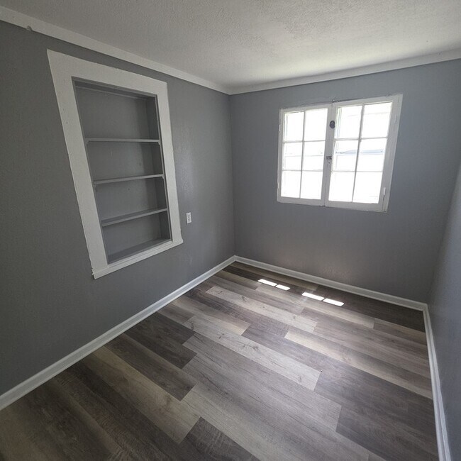 Building Photo - Cozy 3 bedrooms and 1 full bath home located on S Willow Ave in Independence, MO