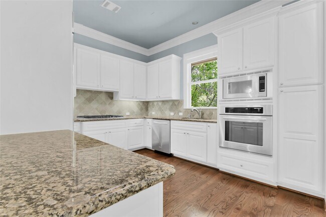 Building Photo - 4631 Regent Manor Dr