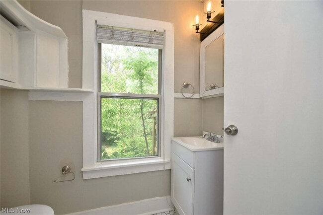 Building Photo - 232 Chagrin Blvd