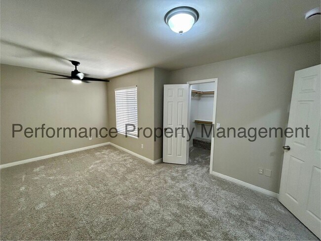 Building Photo - Charming 3 Bed/2 Bath NW Bakersfield Home ...
