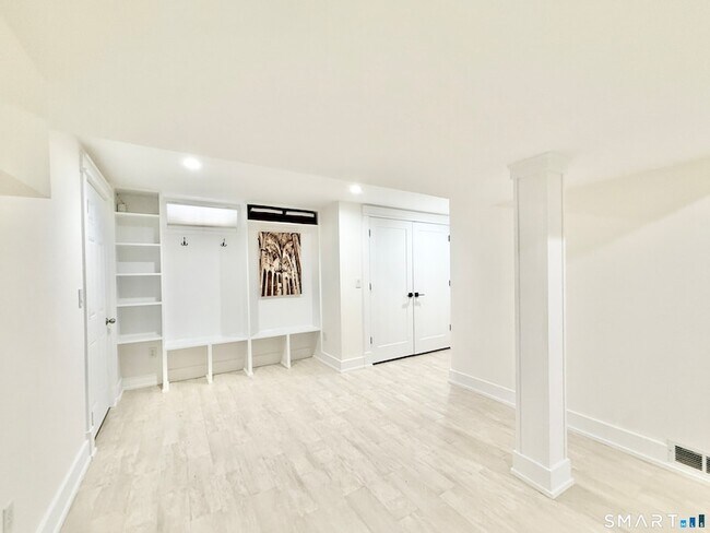Building Photo - 49 Spring Hill Ave