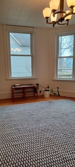 Building Photo - 42 Maple St N